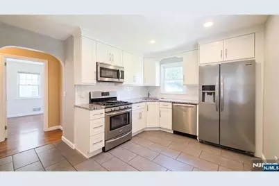 231 Linden Place, New Milford, NJ 07646 - Photo 7