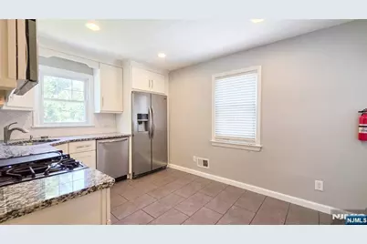 231 Linden Place, New Milford, NJ 07646 - Photo 9