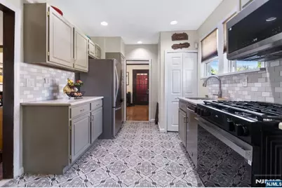 330 Simons Avenue, Hackensack, NJ 07601 - Photo 17