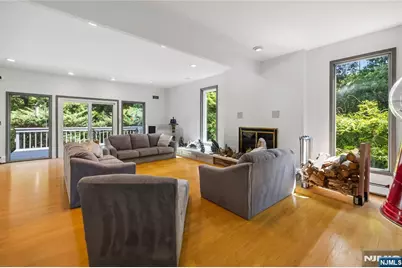 22 Angela Court, Woodcliff Lake, NJ 07677 - Photo 15