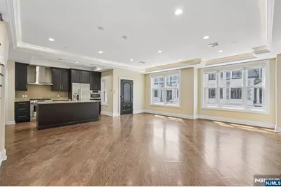 20 Marquis Court, Edgewater, NJ 07020 - Photo 3