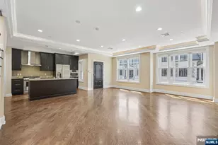 20 Marquis Ct, Edgewater, NJ 07020 - Photo 3
