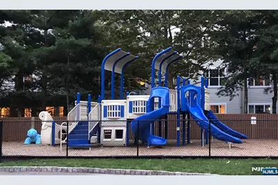 20 Marquis Court, Edgewater, NJ 07020 - Photo 47