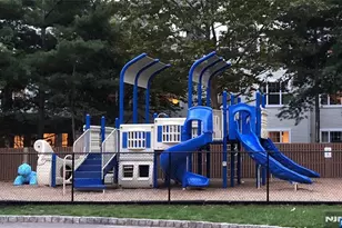 20 Marquis Ct, Edgewater, NJ 07020 - Photo 47