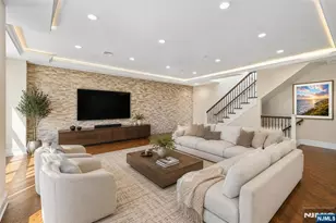 20 Marquis Ct, Edgewater, NJ 07020 - Photo 1