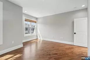 20 Marquis Ct, Edgewater, NJ 07020 - Photo 15