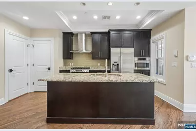 20 Marquis Court, Edgewater, NJ 07020 - Photo 5