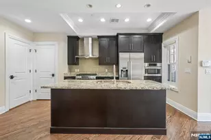 20 Marquis Ct, Edgewater, NJ 07020 - Photo 5