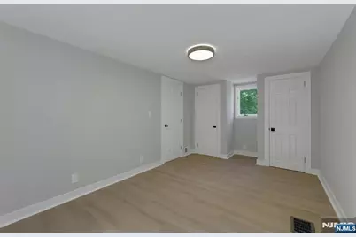 405 Terhune Avenue, Paramus, NJ 07652 - Photo 17