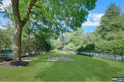 405 Terhune Avenue, Paramus, NJ 07652 - Photo 29