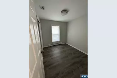 528 Chestnut Place, Teaneck Township, NJ 07666 - Photo 5