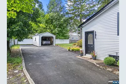 137 Myrtle Avenue, Allendale, NJ 07401 - Photo 5