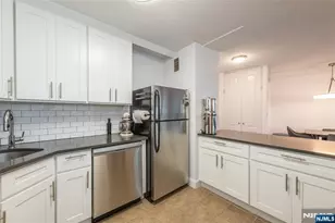 555 North Ave 4U, Fort Lee, NJ 07024 - Photo 3