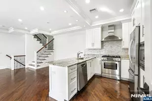 6 Marquis Ct, Edgewater, NJ 07020 - Photo 5