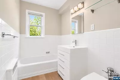 185 E Palisade Avenue D11B #D11B, Englewood, NJ 07631 - Photo 17