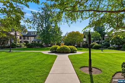 185 E Palisade Avenue D11B #D11B, Englewood, NJ 07631 - Photo 21