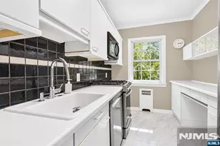 185 E Palisade Ave D11B, Englewood, NJ 07631 - Photo 11