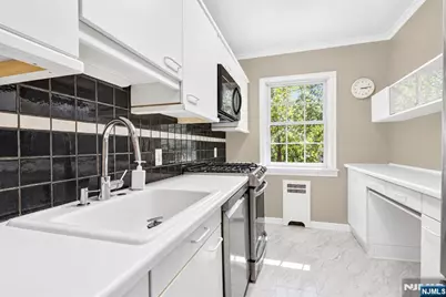 185 E Palisade Avenue D11B #D11B, Englewood, NJ 07631 - Photo 11