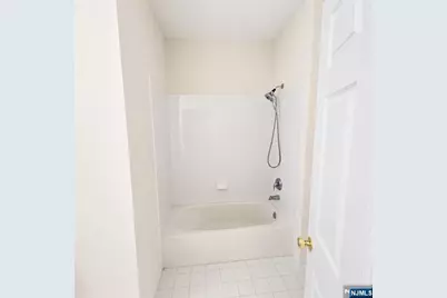 10 Devonshire Drive 141 #141, Clifton, NJ 07013 - Photo 17