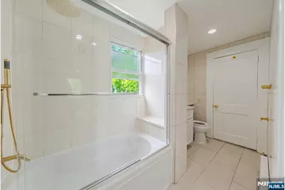 933 Maple Avenue, Ridgefield, NJ 07657 - Photo 29