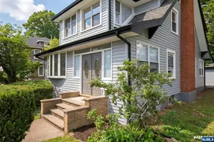 933 Maple Ave, Ridgefield, NJ 07657 - Photo 3
