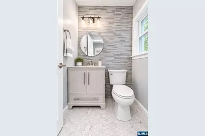 479 Undercliff Avenue, Edgewater, NJ 07020 - Photo 13