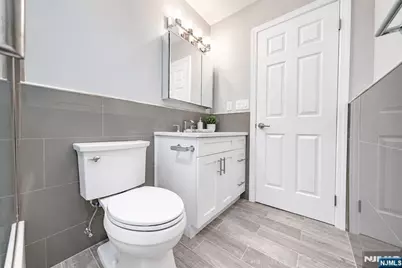 479 Undercliff Avenue, Edgewater, NJ 07020 - Photo 11