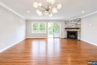 479 Undercliff Avenue, Edgewater, NJ 07020 - Photo 5