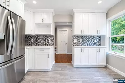 479 Undercliff Avenue, Edgewater, NJ 07020 - Photo 3