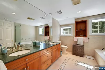 626 Sunderland Road, Teaneck Township, NJ 07666 - Photo 23