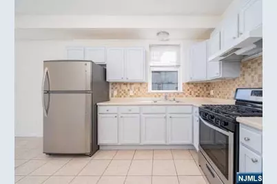 613 Ridge Road 2R #2R, Lyndhurst Township, NJ 07071 - Photo 1