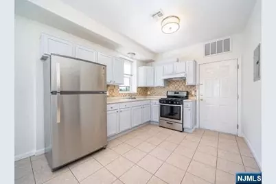 613 Ridge Road 2R #2R, Lyndhurst Township, NJ 07071 - Photo 9