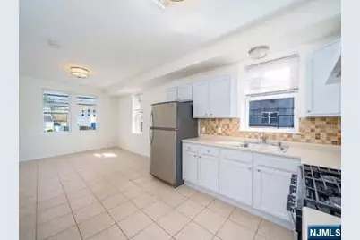 613 Ridge Road 2R #2R, Lyndhurst Township, NJ 07071 - Photo 5