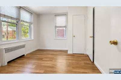 2160 Center Avenue 2L #2L, Fort Lee, NJ 07024 - Photo 7