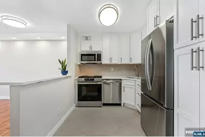2000 Linwood Avenue 14D #14D, Fort Lee, NJ 07024 - Photo 3