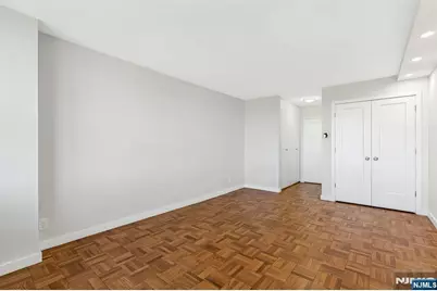 2000 Linwood Avenue 14D #14D, Fort Lee, NJ 07024 - Photo 17