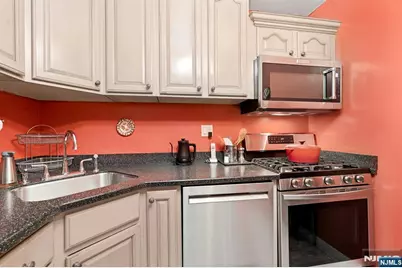 2100 Linwood Avenue 6C #6C, Fort Lee, NJ 07024 - Photo 3