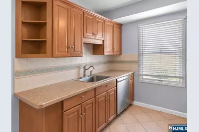 664 Irvington Avenue 6 #6, Maplewood, NJ 07040 - Photo 9