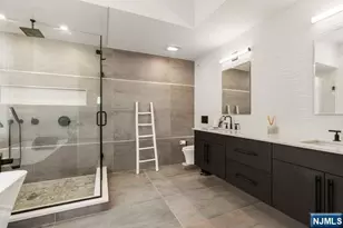 2046 Hoefleys Ln A, Fort Lee, NJ 07024 - Photo 15