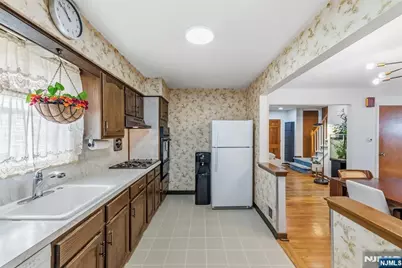454 Lasalle Avenue, Hasbrouck Heights, NJ 07604 - Photo 9