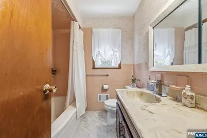 454 Lasalle Avenue, Hasbrouck Heights, NJ 07604 - Photo 11