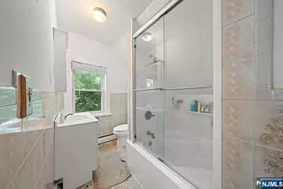 62 Vreeland Avenue, Bloomingdale, NJ 07403 - Photo 21