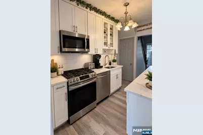 345 Weart Avenue, Lyndhurst Township, NJ 07071 - Photo 9