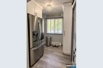 345 Weart Avenue, Lyndhurst Township, NJ 07071 - Photo 3