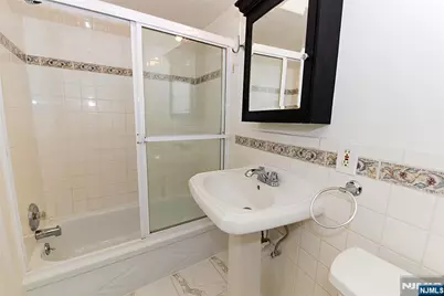 154 Undercliff Avenue 1 #1, Edgewater, NJ 07020 - Photo 9