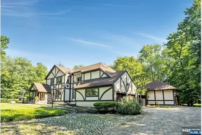 40 Mohegan Trail, Saddle River, NJ 07458 - Photo 43