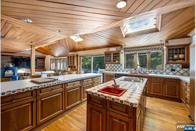 40 Mohegan Trail, Saddle River, NJ 07458 - Photo 15