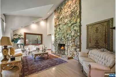 40 Mohegan Trail, Saddle River, NJ 07458 - Photo 5