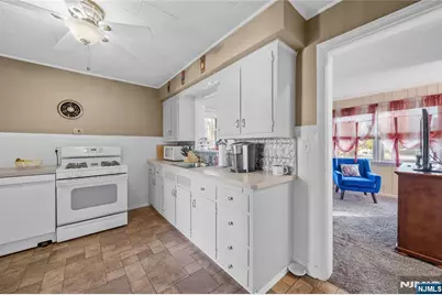29 Larkspur Lane, Clifton, NJ 07013 - Photo 7