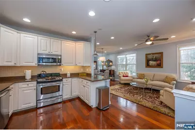 1 Ashley Court 701 #701, Hawthorne, NJ 07506 - Photo 13